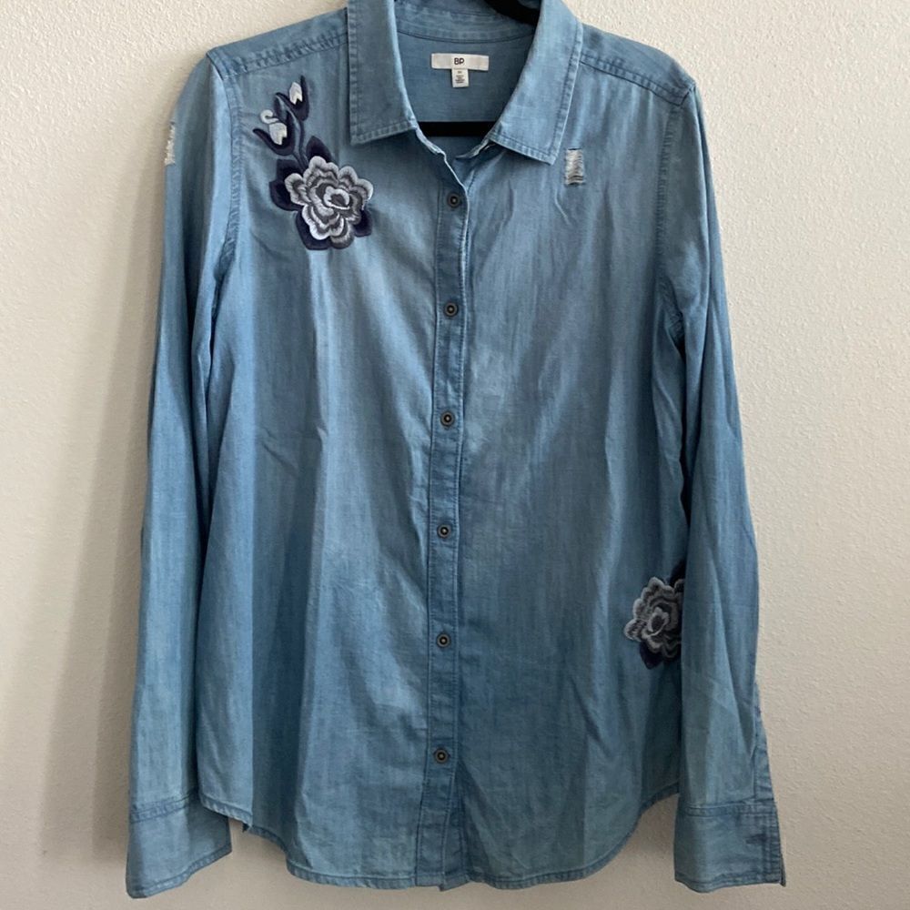 BP. Nordstrom brand Sz M button down shirt jeans distressed